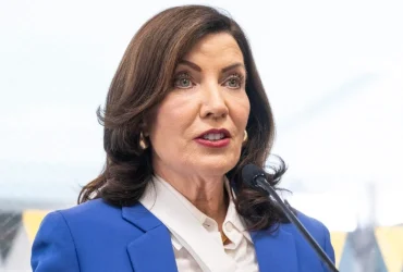 O Conflito Legal de Nova York com a Política de IA de Trump Começa