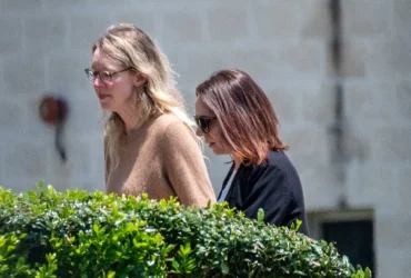 Elizabeth Holmes: Esperança de Perdão de Fraude de Trump?