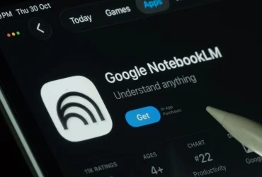 Ex-Apresentador da NPR Processa o Google por Supostamente Copiar Sua Voz para IA