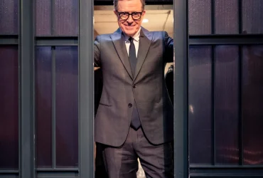 Stephen Colbert: CBS Cancelou Entrevista com Democrata Sob Pressão da FTC