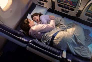 Estreia dos Assentos Relax Row Economy Couch da United em Voos de Longa Distância em 2027