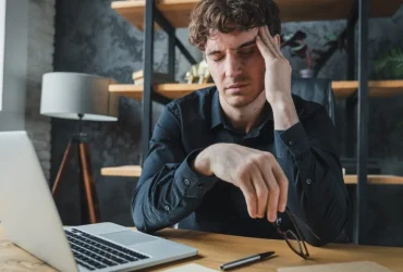 Uso de IA pela Geração Z Estabiliza à Medida que Jovens Perdem a Esperança: Impacto na Força de Trabalho e na Economia